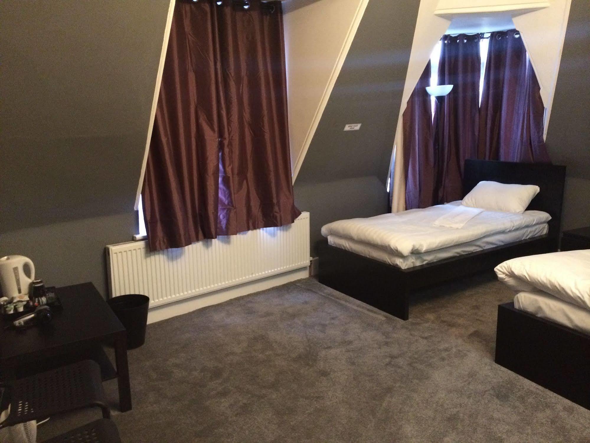 Duke Of Fife Hotel Баркинг Екстериор снимка
